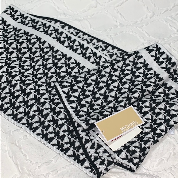 Michael Kors Repeat Logo Infinity Scarf: B&W - Picture 3 of 6